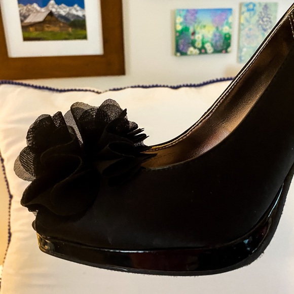 Unlisted size 9M satin 4 in heel peep-toe. Worn 1! - Picture 4 of 6